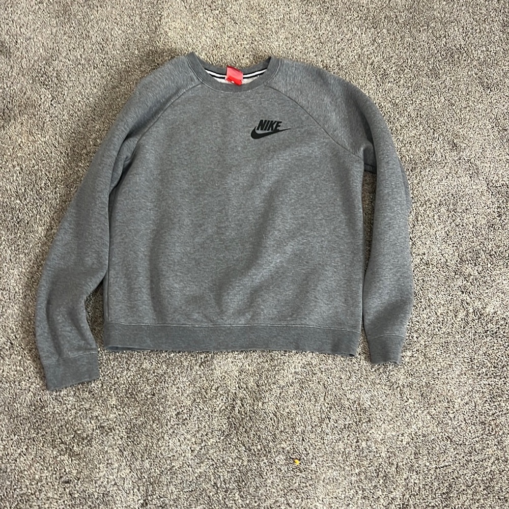 Nice Nike hoodie barley worn